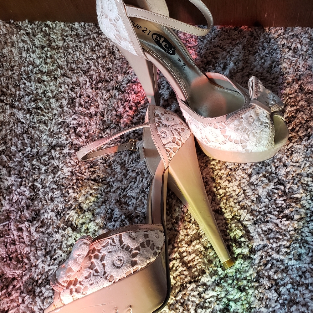 Tank Heels - Picture 2 of 4